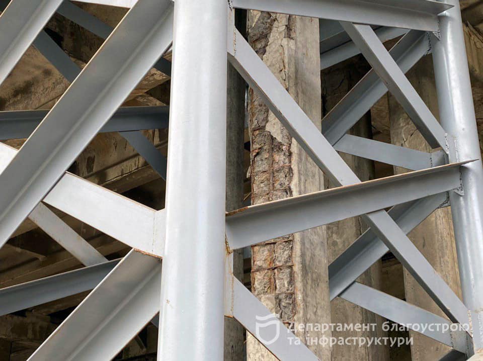 Может и до виадука доберутся/ фото: департамент инфраструктуры