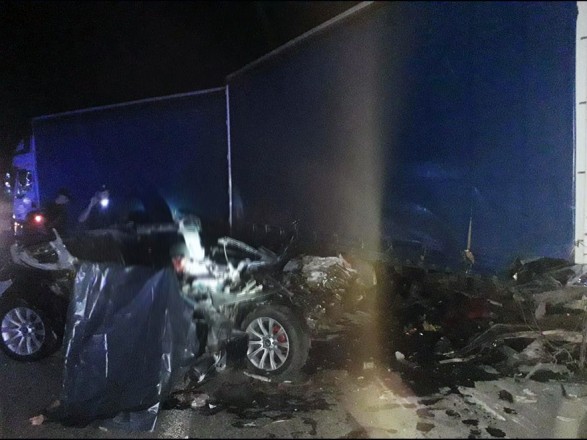 Врачи сейчас борются за жизнь еще четверых пассажиров/ фото: ГСЧС в Днепропетровской области