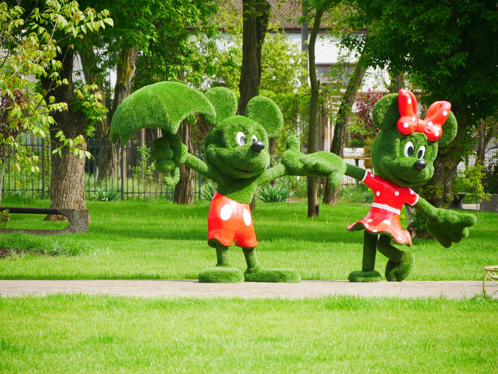 Хочется взять и погулять: под Днепром появился парк с известными героями (фото) фото 3 2