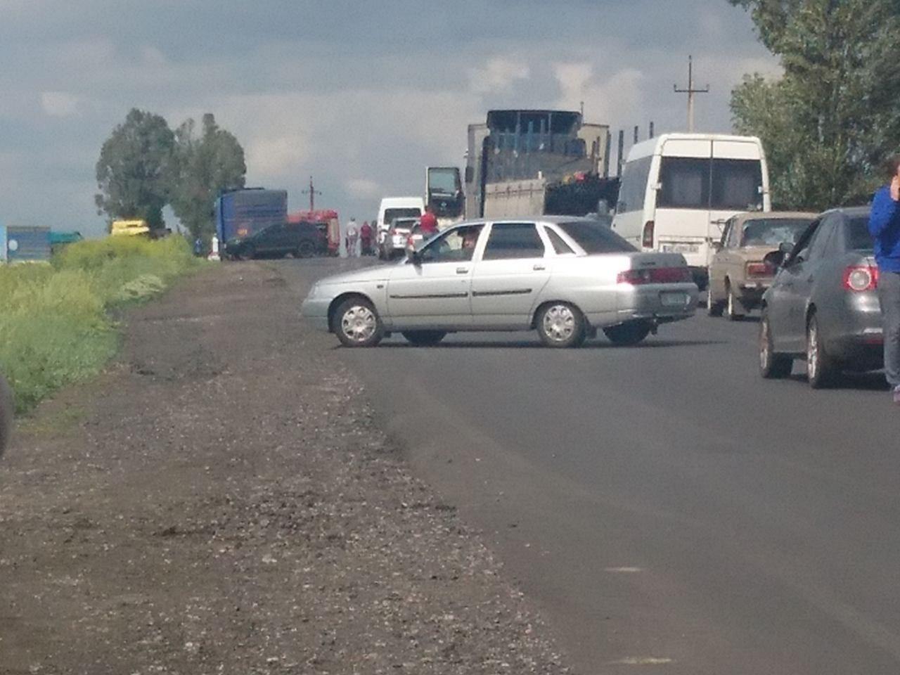 Пробка под Днепром из-за ДТП/ фото: ХД