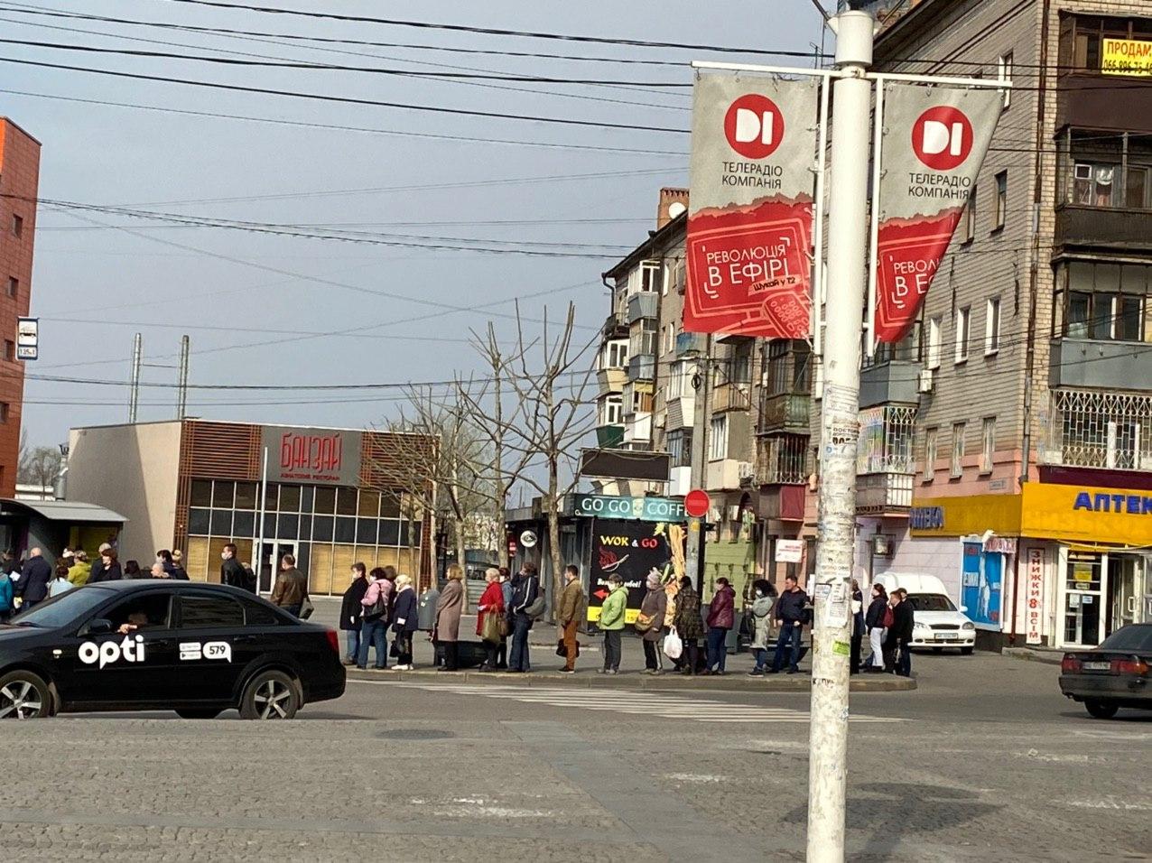 Огромные очереди на троллейбусы и автобусы/ все фото: тг-канал Департамент транспорта ДГС