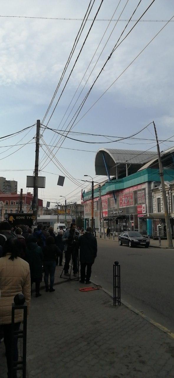 Километровые очереди: как днепряне добираются домой во время карантина фото 2 1