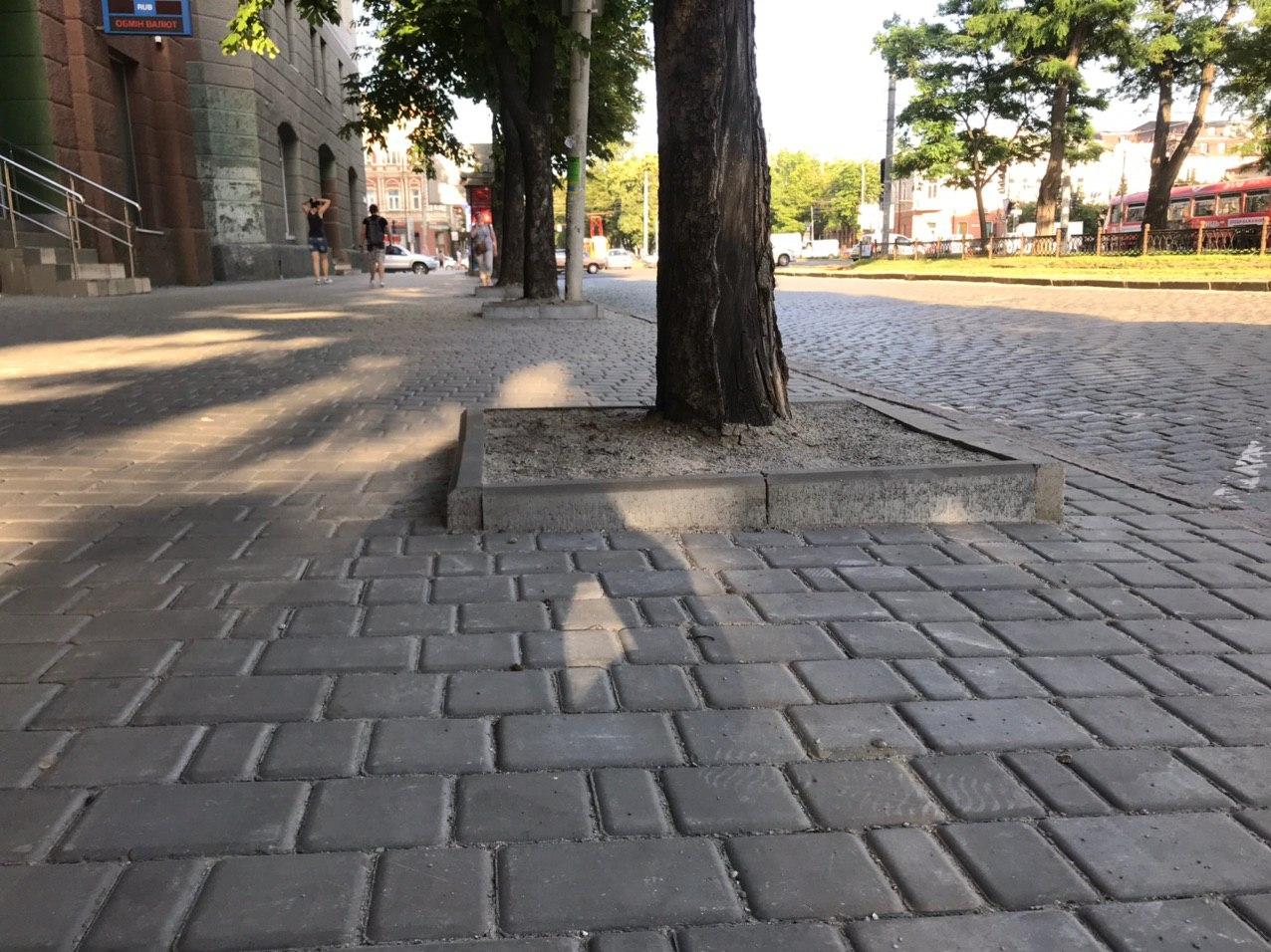 Ноги не сломаешь: на проблемном участке появилась новая плитка (фото) фото 1