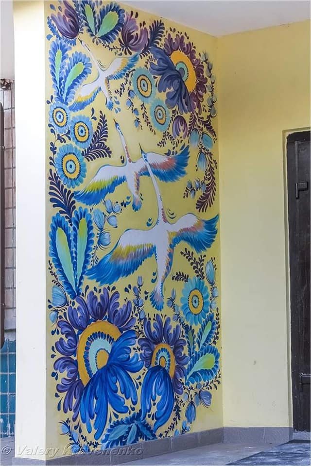 А ваши подъезды украшены чем-то похожим/ все фото: Валерий Кравченко - фб Днепруха