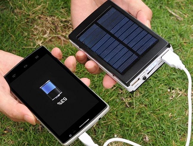 Чек-лист запасов на случай войны: от тушенки до павербанка на солнечных батареях фото 4 3