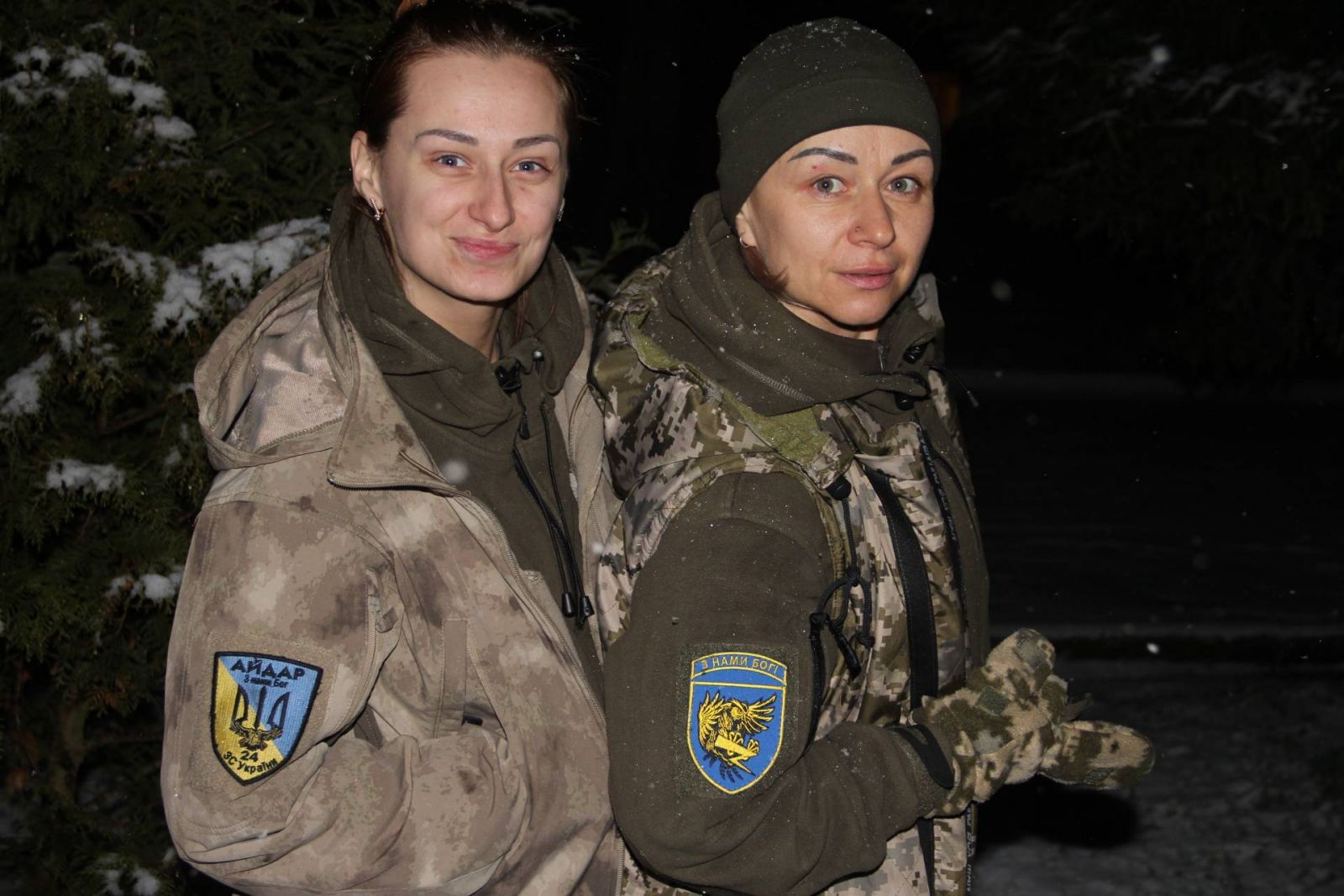 Матери погибших сыновей украина. Украинские женщины военные.
