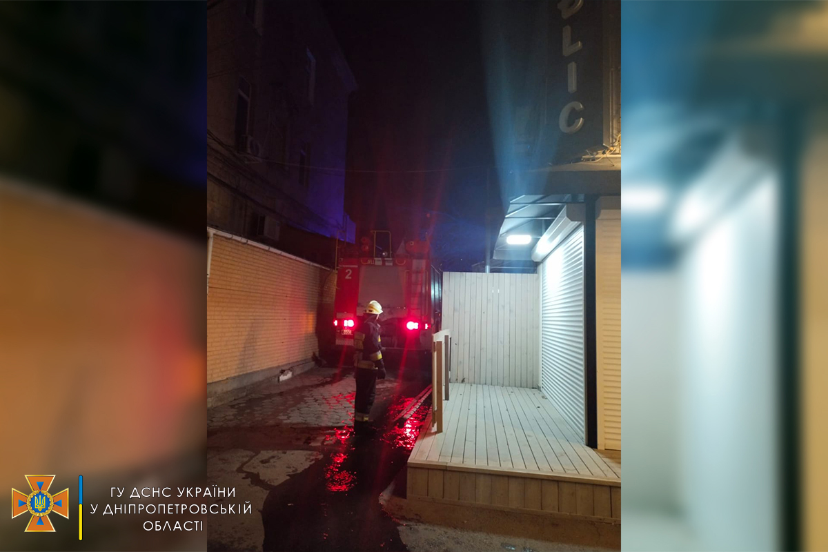 В Днепре вспыхнул бар/ фото: dp.dsns.gov.ua
