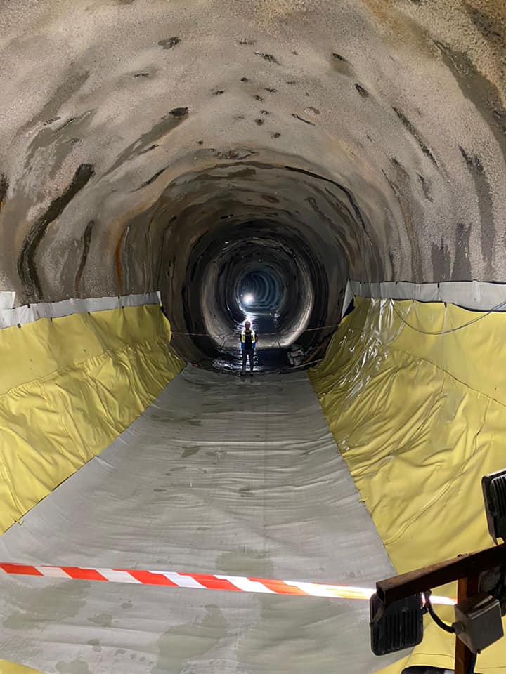Отделка лотковой части тоннеля/ фото: fb Mykhailo Lysenko