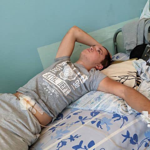 Дима в стационаре больницы Мечникова/ фото: fb Марты Шатецкой