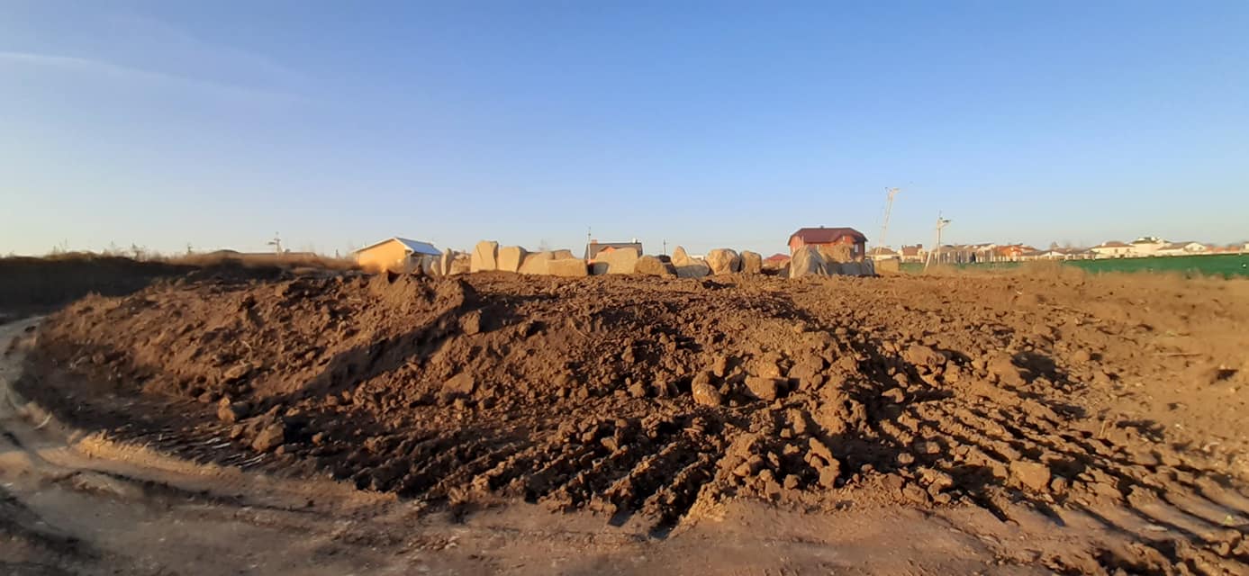 В Новоалександровке кромлех засыпали землей фото: facebook.com/Volodymyr Stepanenko 