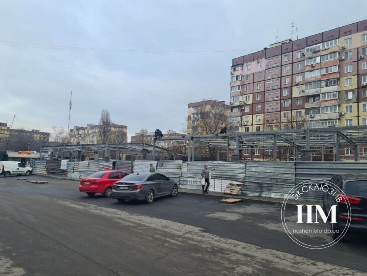 В Днепре на автостоянке на жилмассиве Левобережный-3 началась масштабная стройка.
