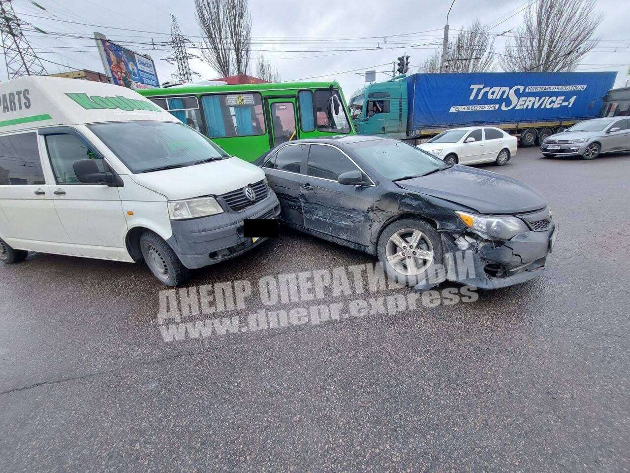 ДТП на Донецком шоссе/ фото: Днепр Оперативный