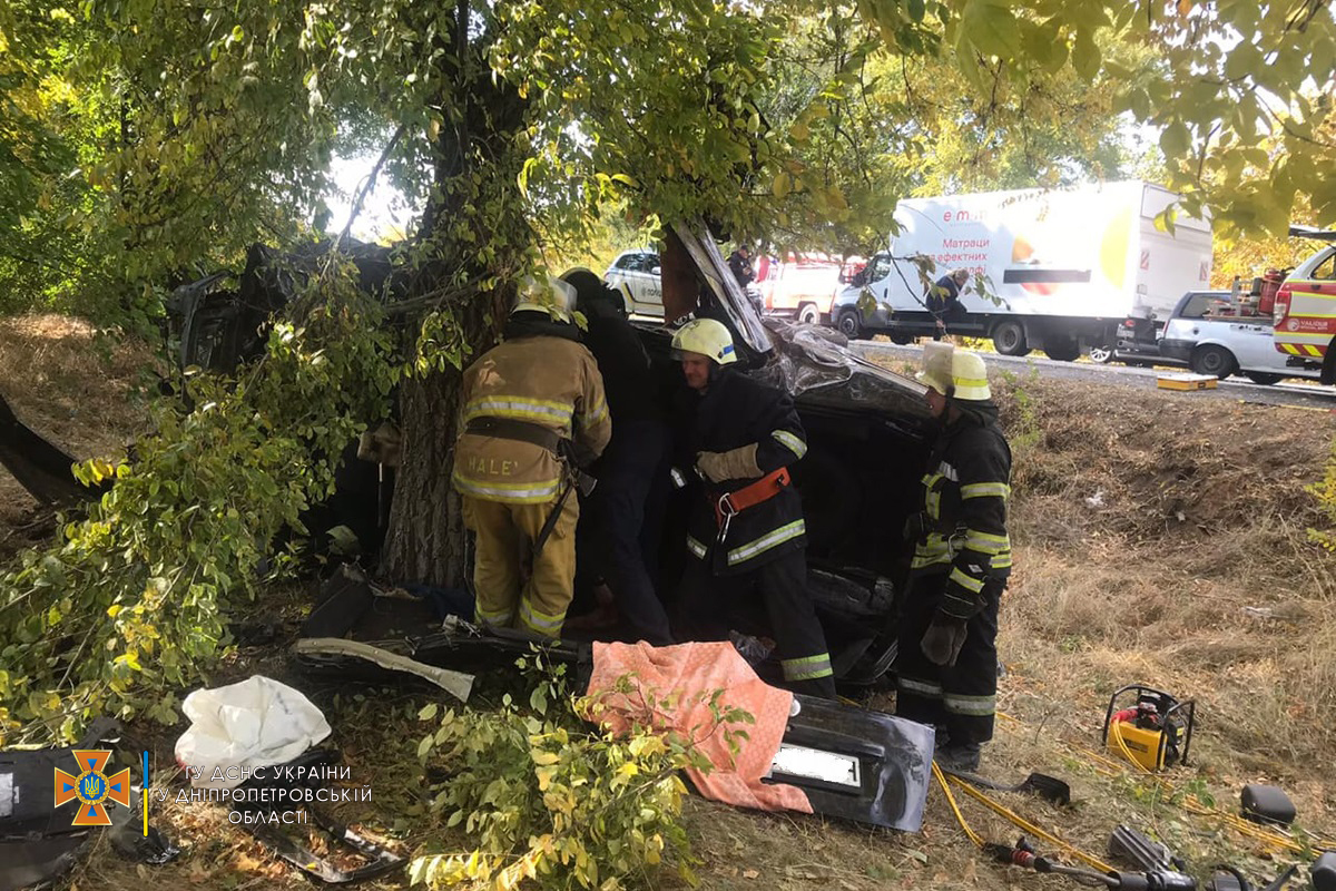 Жуткое ДТП на трассе Днепр-Никополь/ фото: ГУ ГСЧС Днепропетровской области