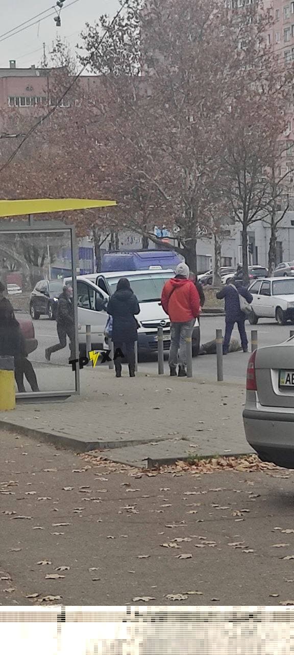 В центре Днепра минивэн сбил женщину/ фото:  t.me/truexadnepr