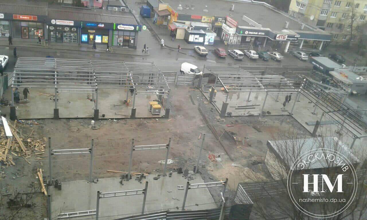 В Днепре на автостоянке на жилмассиве Левобережный-3 началась масштабная стройка.
