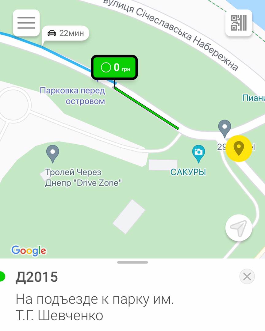 Парковка возле моста на Монастырский остров.