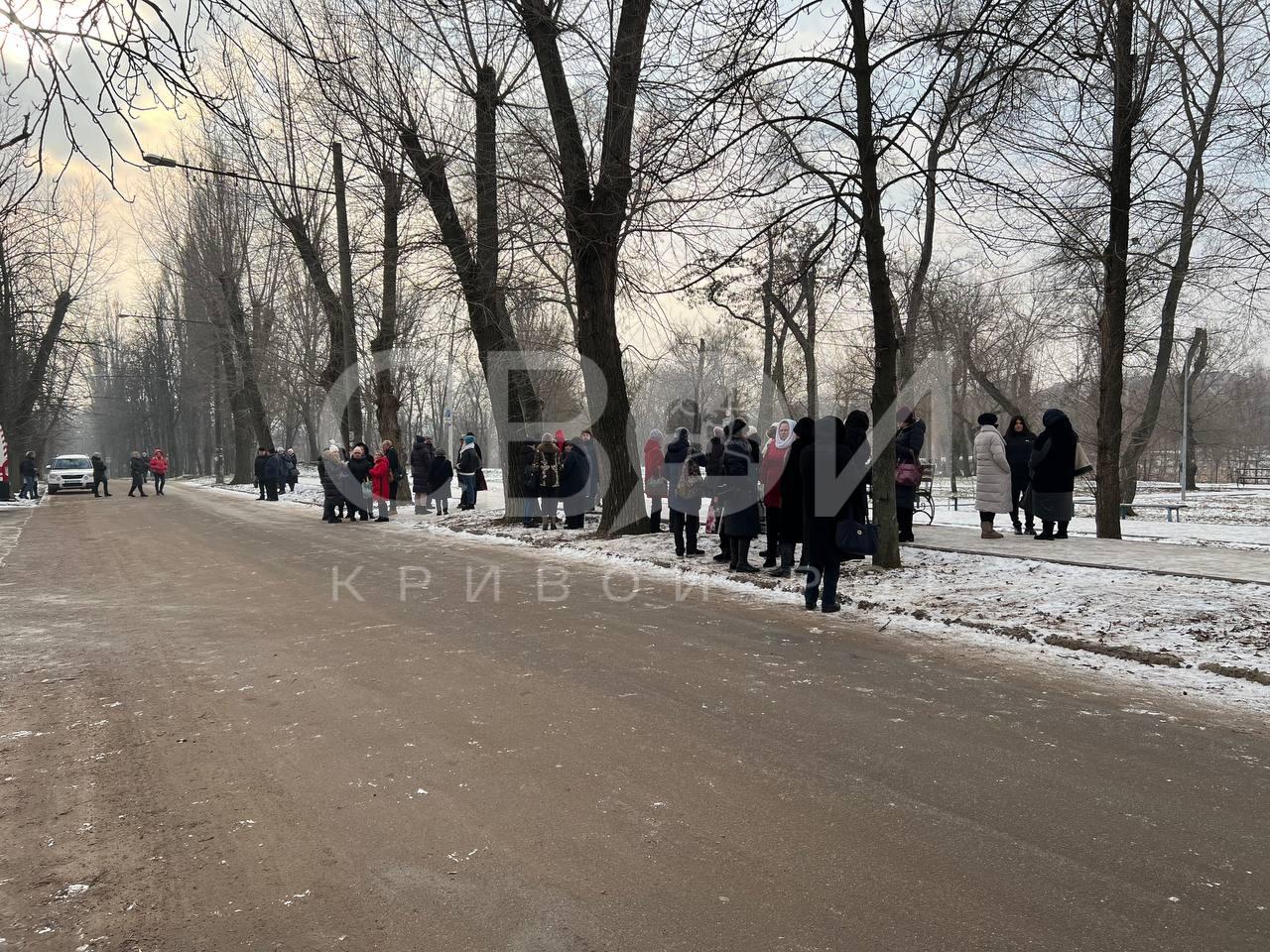 Людей эвакуировали из здания Горного колледжа КНУ.