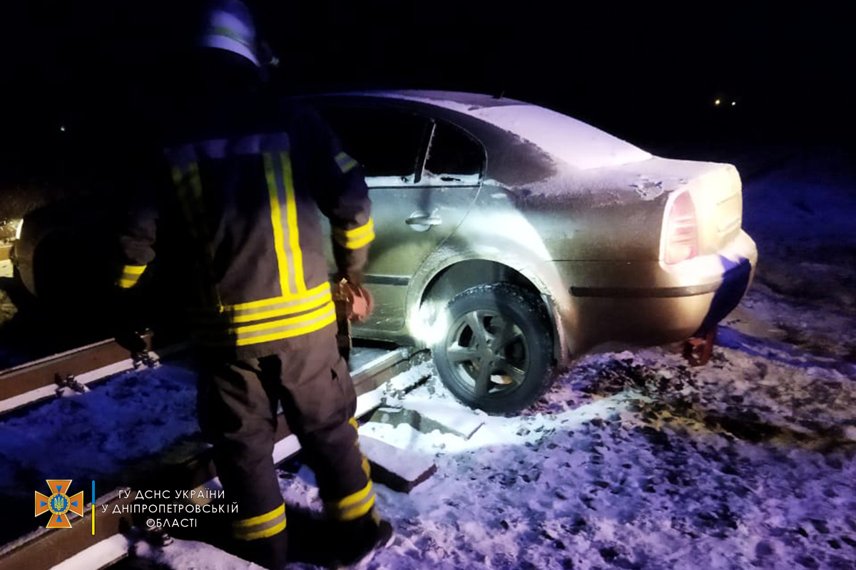 Спасатели на месте происшествия.