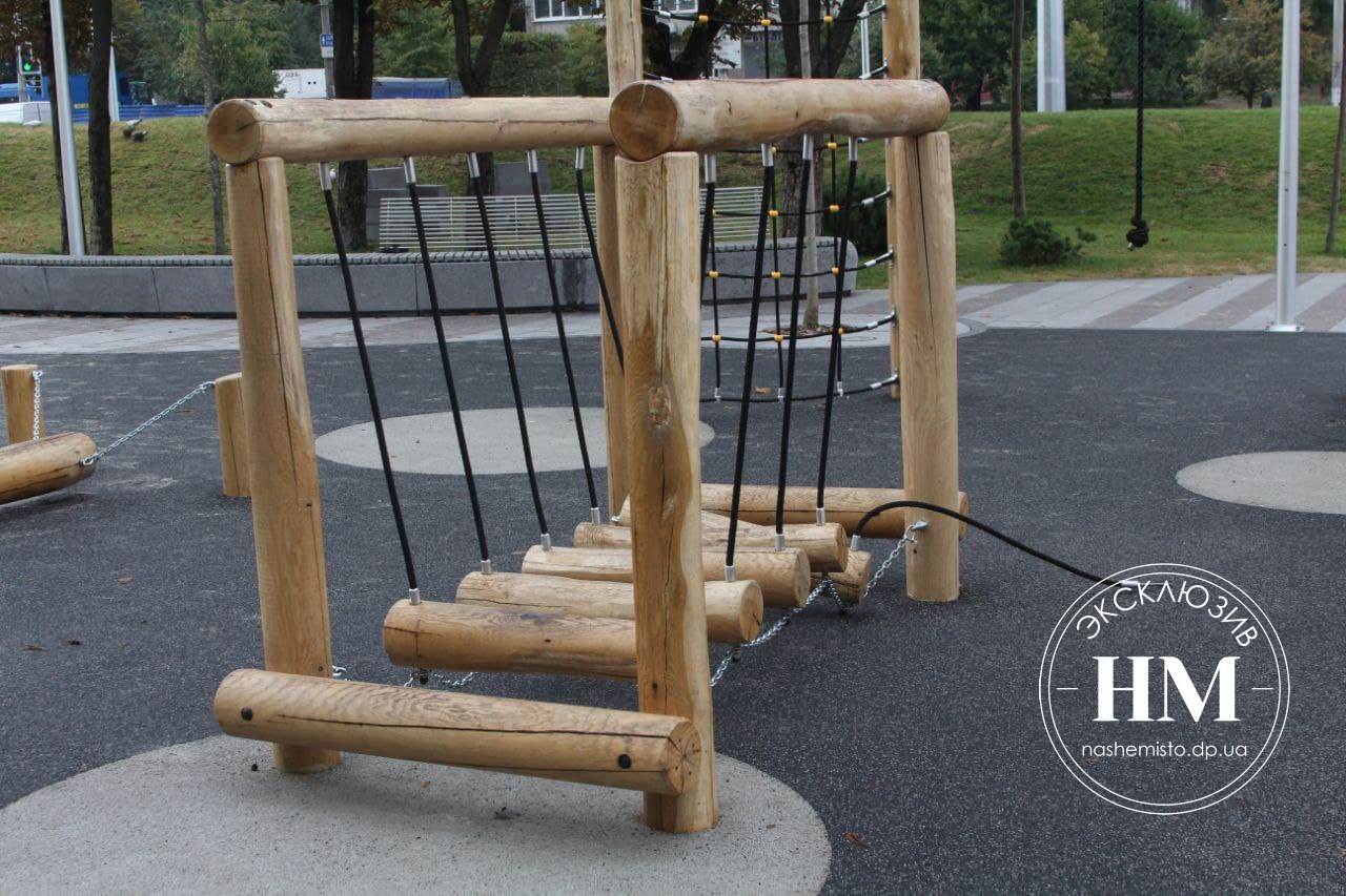 В Днепре продолжают уродовать новый сквер на Слобожанском проспекте/ фото: НМ