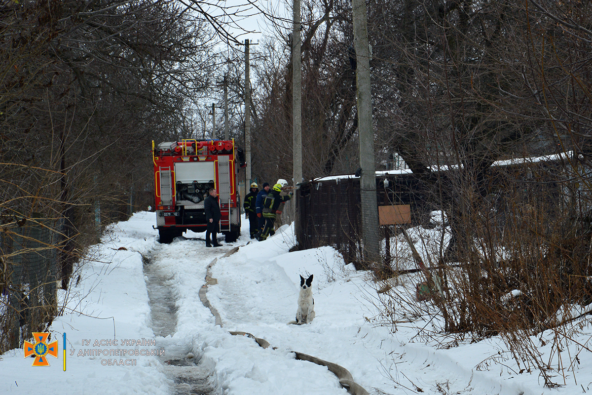 В Днепре пожарные долго добирались до горящего дома: погиб мужчина фото 2 1