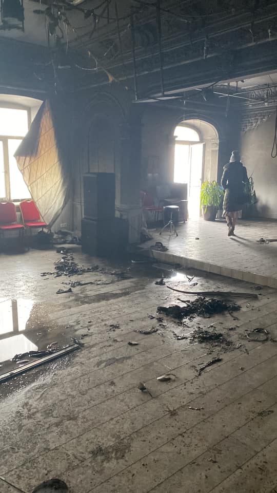 Помещение после пожара в "Арт-Квартире" на Троицкой.