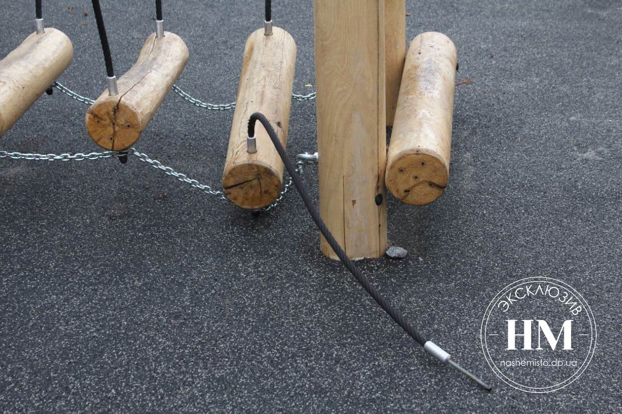 В Днепре продолжают уродовать новый сквер на Слобожанском проспекте/ фото: НМ