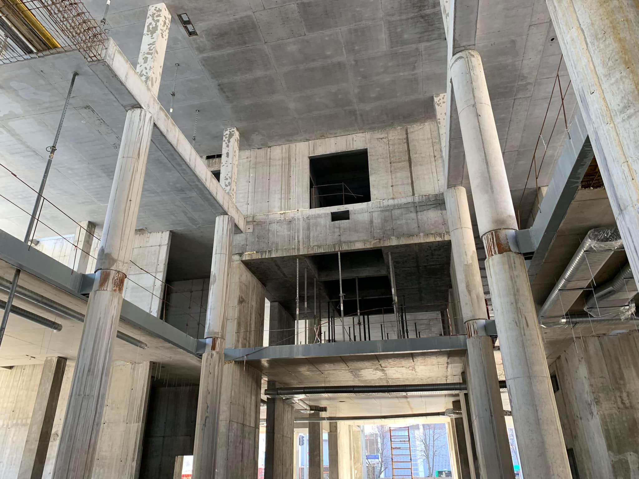 Строительство ТДЦ "Перекресток" возле "Мост-Сити" (как выглядит помещение внутри).