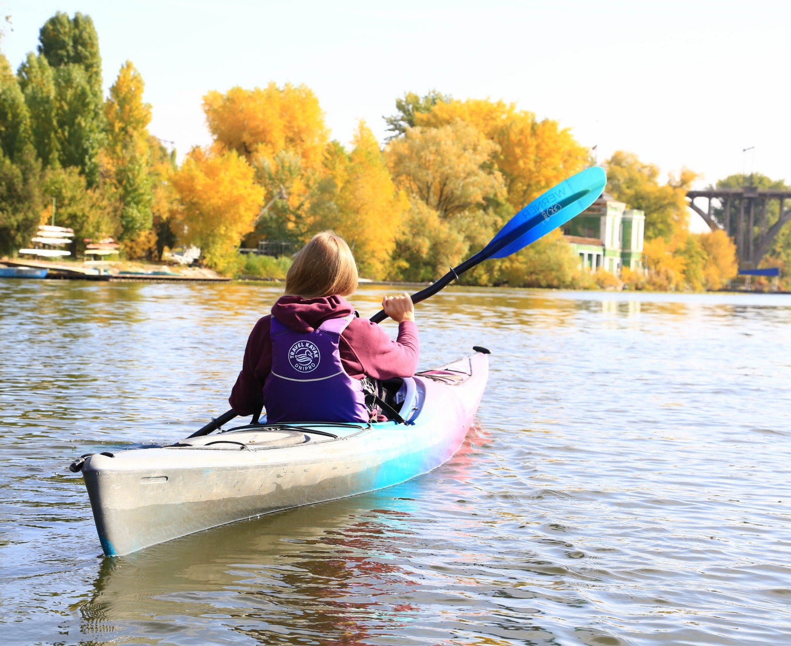 Заплыв на каяках по Днепру возле Монастырского острова/ фото: fb TravelKayak Dnipro