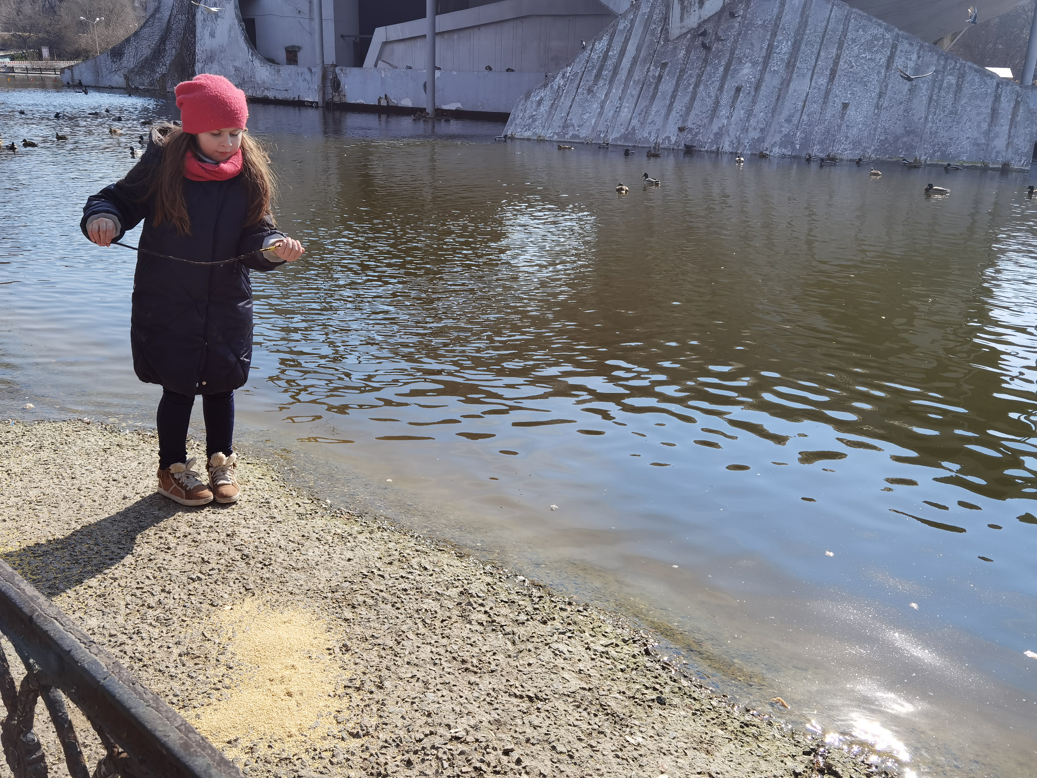 Девочка в парке Глобы/ фото: Светлана Юрченко