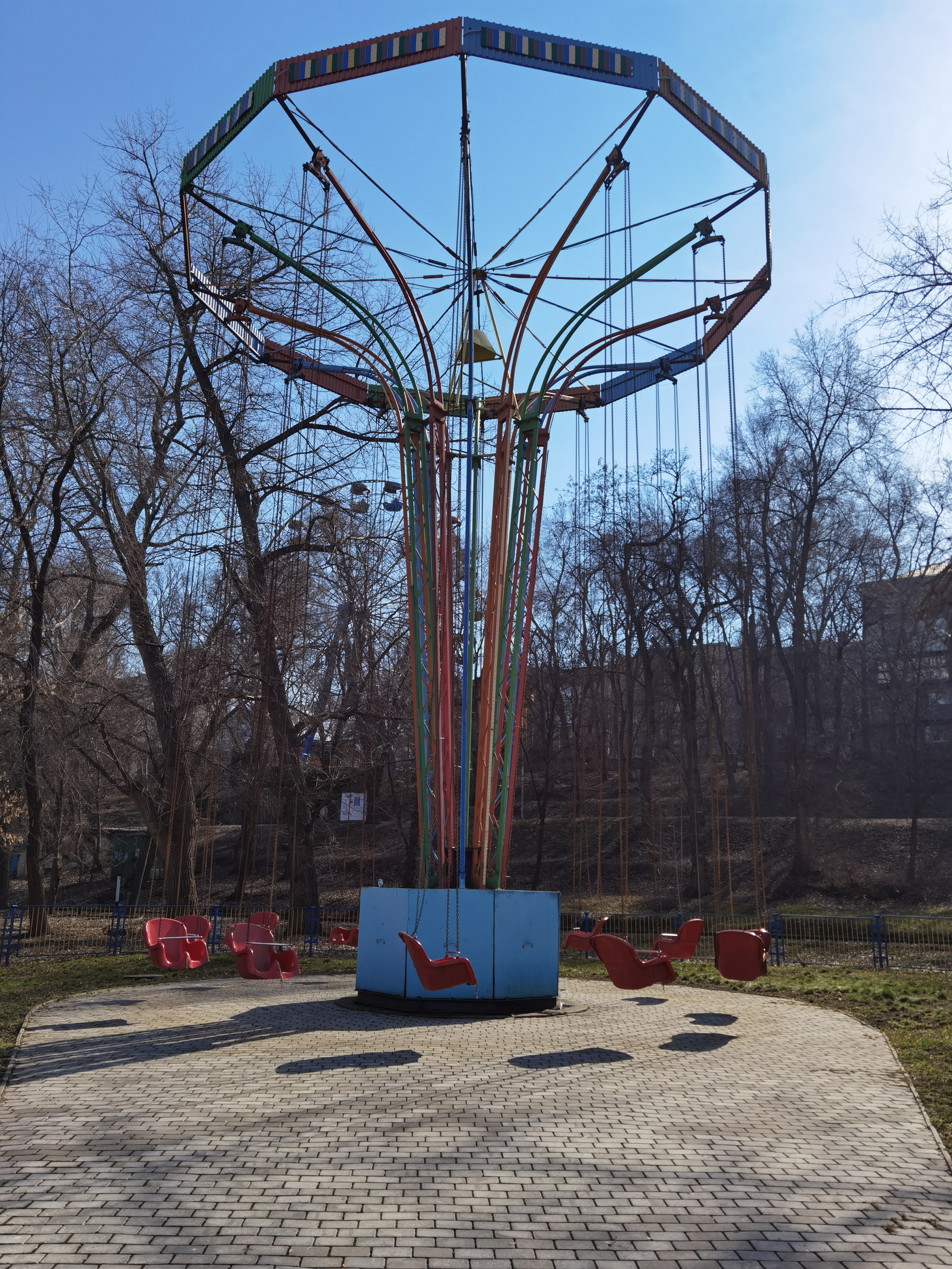 Аттракцион "Цепочная карусель" в парке Глобы/ фото: Светлана Юрченко