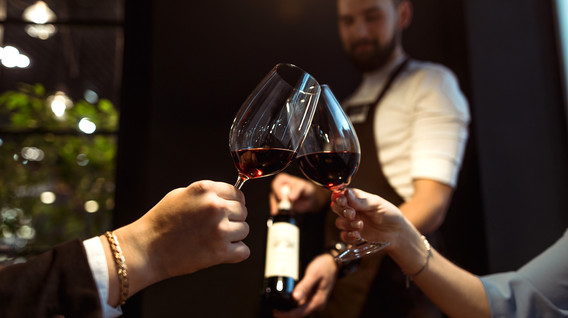 Дегустация алкоголя на День святого Валентина в Днепре.