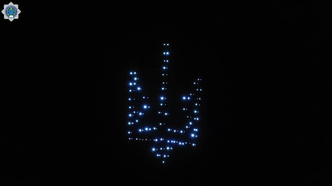 Герб из лампочек/ фото: пресс-служба ДГУВД