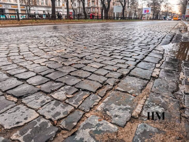 Когда в центре Днепра демонтируют брусчатку.