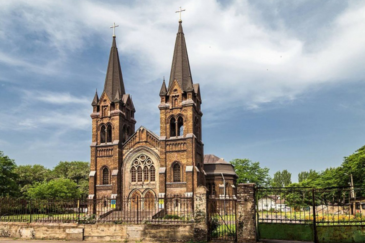 Костел в Каменском/ фото: visitdnipro.com