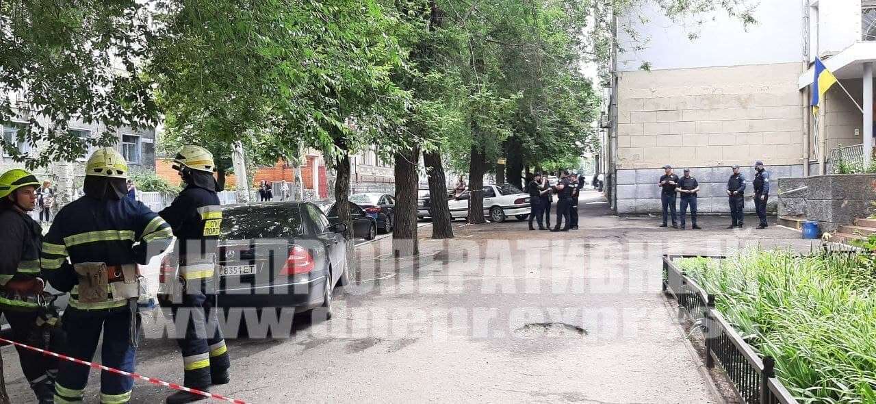 Спасатели на месте происшествия/ фото: Днепр Оперативный