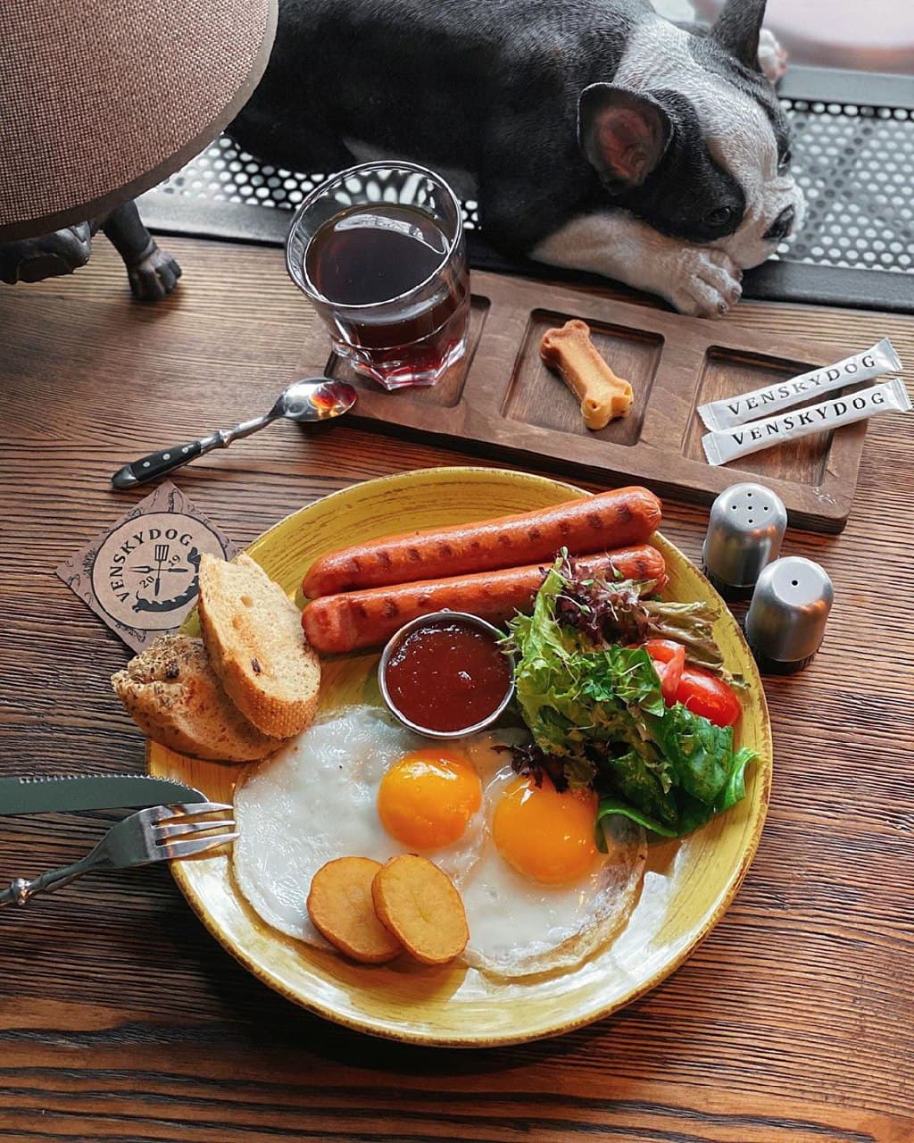 Печеньки-косточки в "Венски Дог".