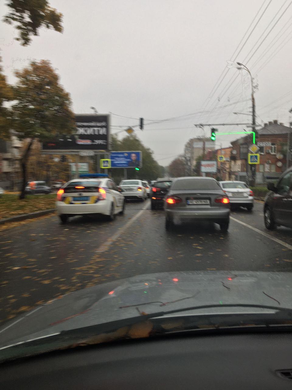 Перекресток Ульянова и Александра Поля, путь в сторону центра города/ фото: ДТП Пробки Днепр