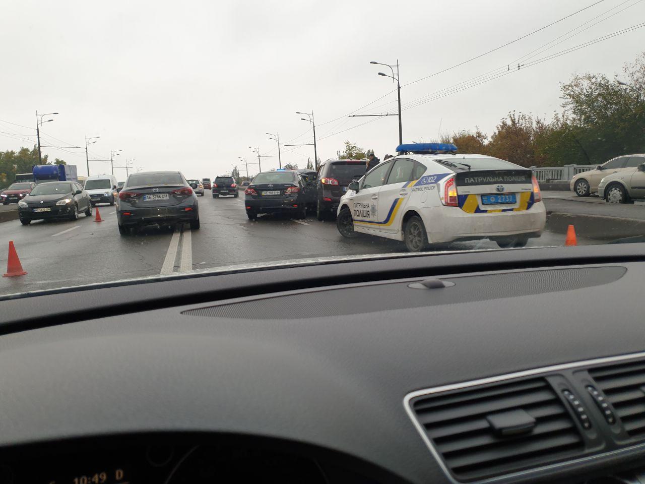 Авария на проспекте Слобожанском/ фото: ДТП Пробки Днепр