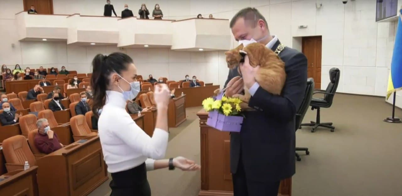 Байден "подарил" мэру цветы/ фото: пресс-служба Днепровского горсовета