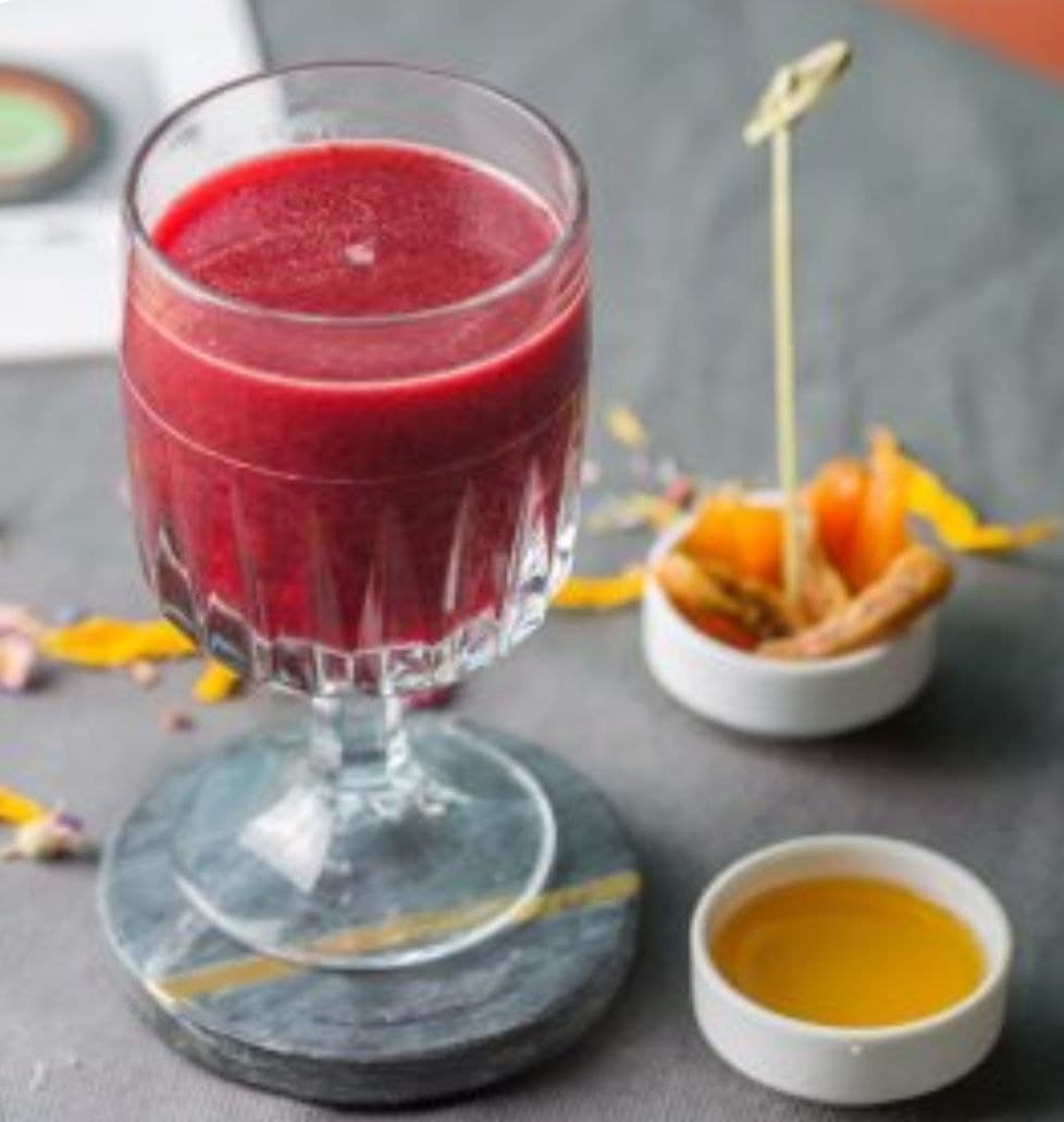 Глинтвейн с фиалковым ликером/ фото: instagram Confetti