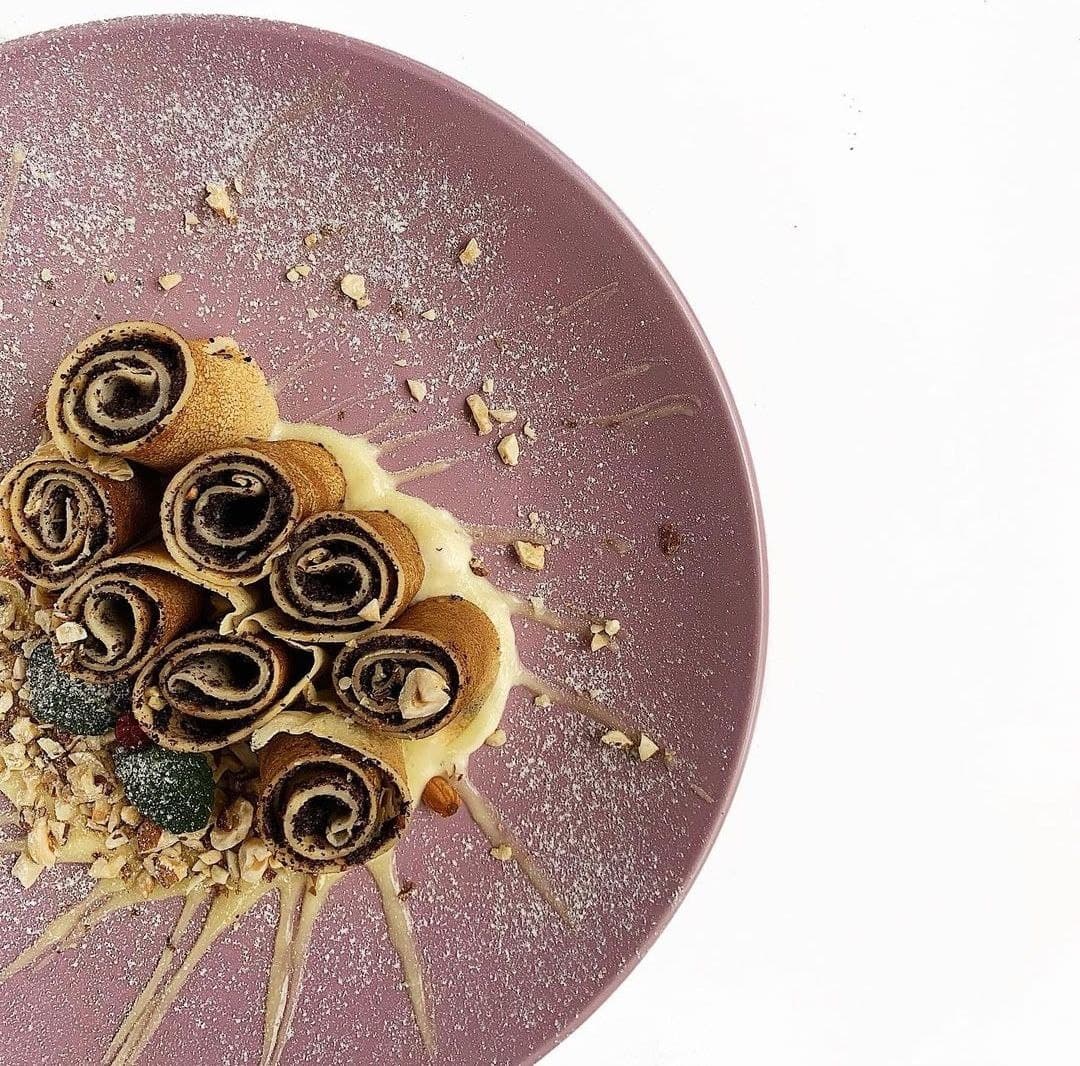 Блины с маком, орехами и ванильным кремом/ фото: inst  zeffirinocafe