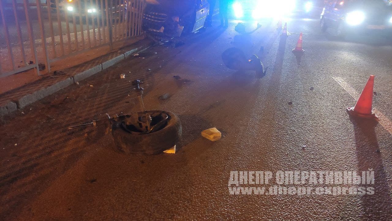 У Chevrolet отпало колесо/ фото: tg Днепр Сейчас