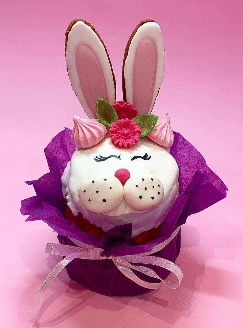 Паска с изюмом и миндалем/ фото: inst denisenko_bakery