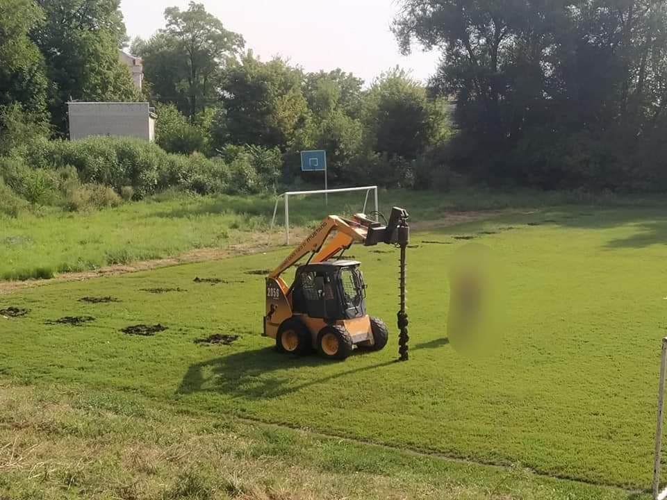 Поле, на котором хотят строить площадку/ фото: fb Оксаны Кириченко