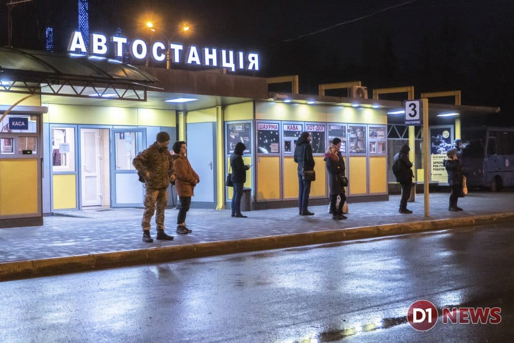 Автобусы на Столетова ждут много людей.