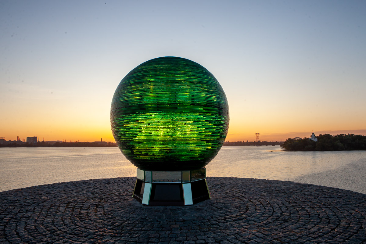 Шар желаний в Днепре на Фестивальном причале / фото: 24tv.ua