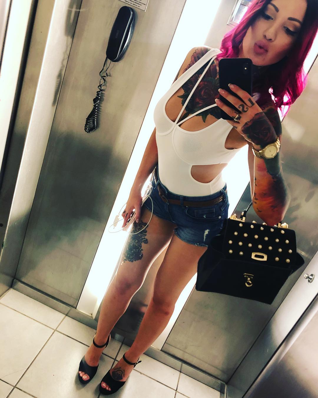 Вот это да: порноактриса из Днепра стала участницей шоу "Холостяк" фото 2 1