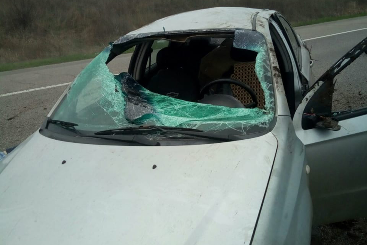 Разбитая машина/ фото: ГСЧС Днепропетровской области