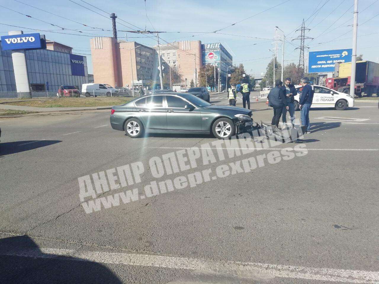 Разбирательства после столкновения/ фото: Днепр Оперативный