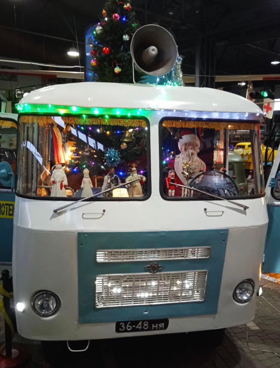 В музее Днепра появился новогодний автобус "Кубань" из 1960-х.